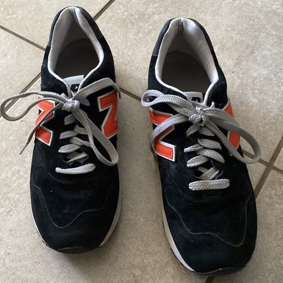 Retro style New Balance running shoes. Back in style now. Dark blue with orange. - Picture 2 of 5